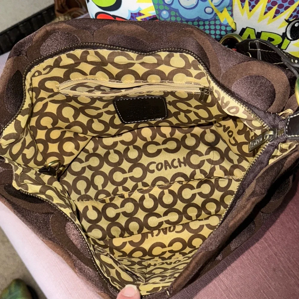 ๐๐ป๐ค๐Coach Dark Brown Patterned Shoulder Bag - Picture 13 of 16